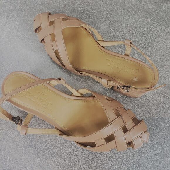 Journee Signature Sandals Women 7 M  Meggs Block Heel Leather Shoes - Picture 2 of 15